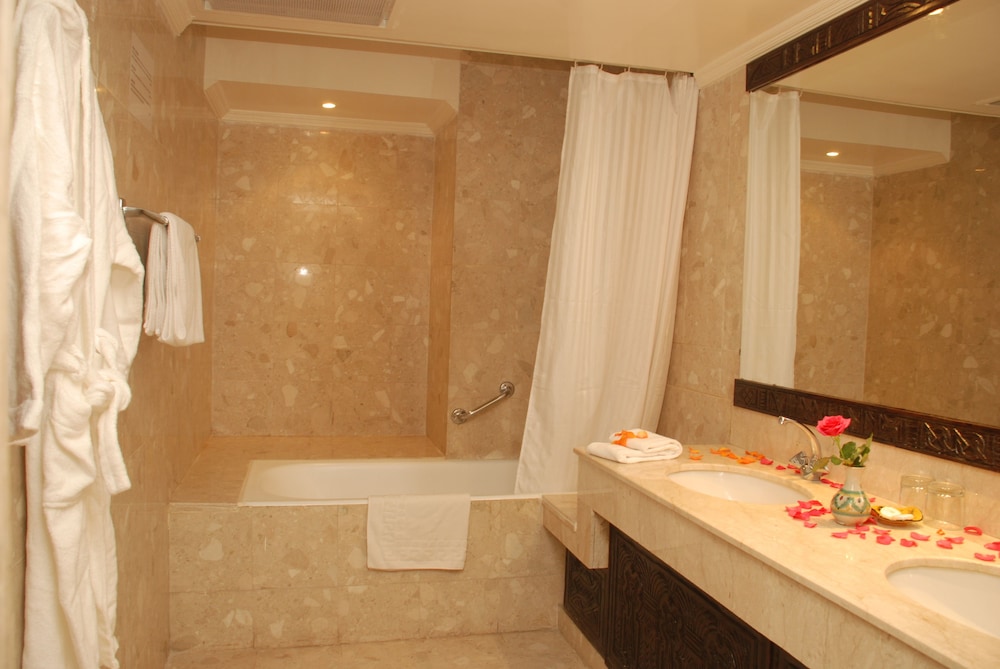 Hotel Oasis and Spa 50/50