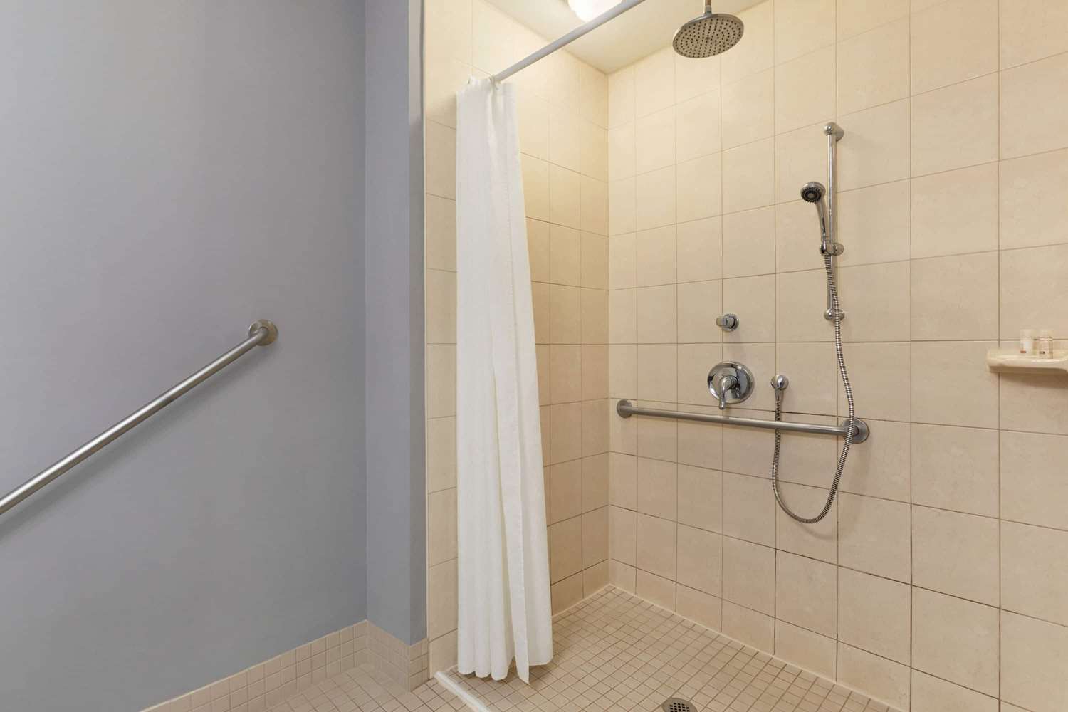 Signature Inn & Suites Hamilton 15/20