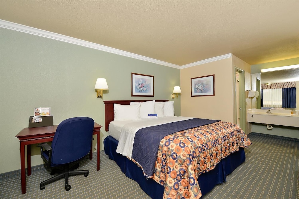 ROOM, KING BED, SMOKING