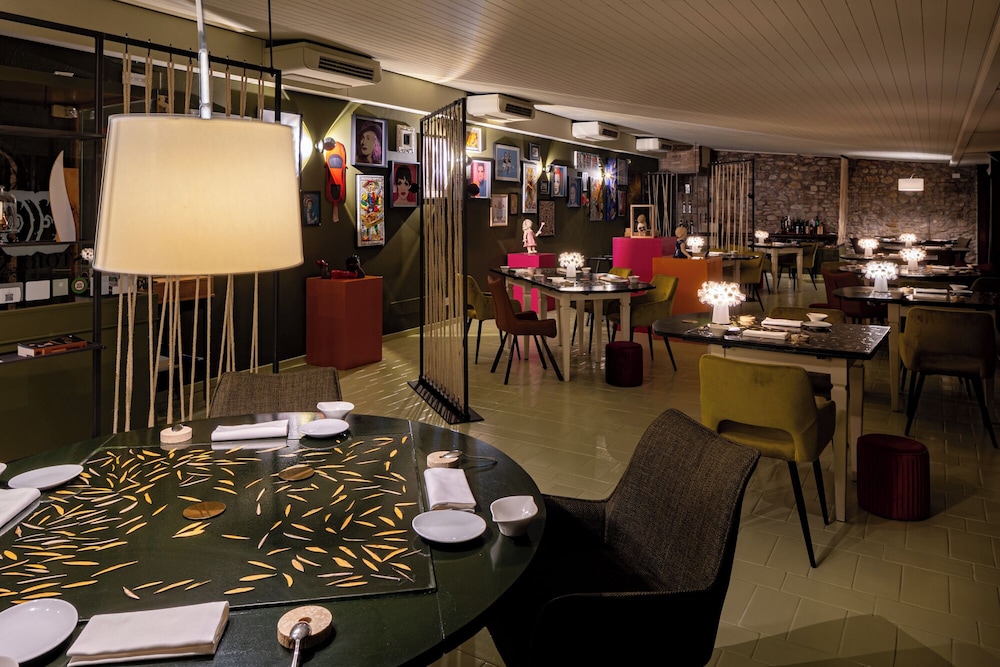 restaurant cafeteria