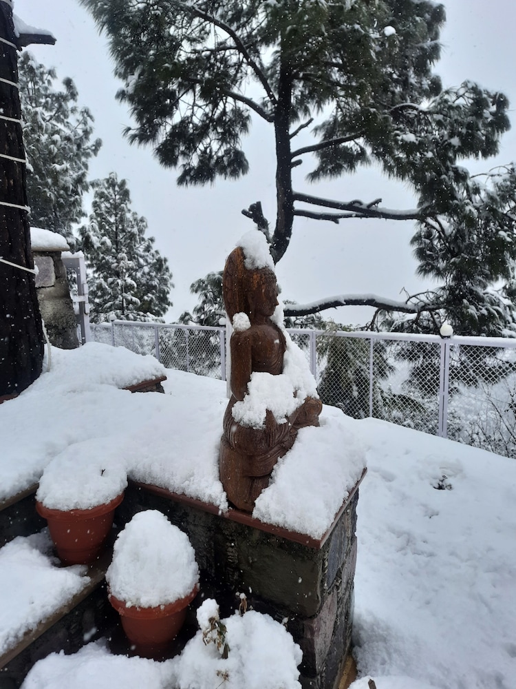 JuSTa Luxe Mukteshwar Retreat and Spa Mukteshwar 45/50