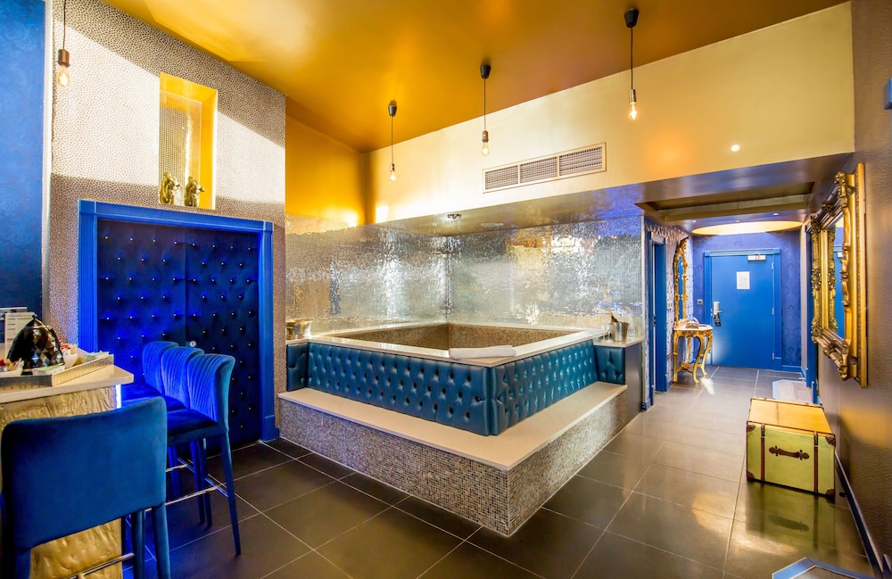 Arthouse Hotel 33/49