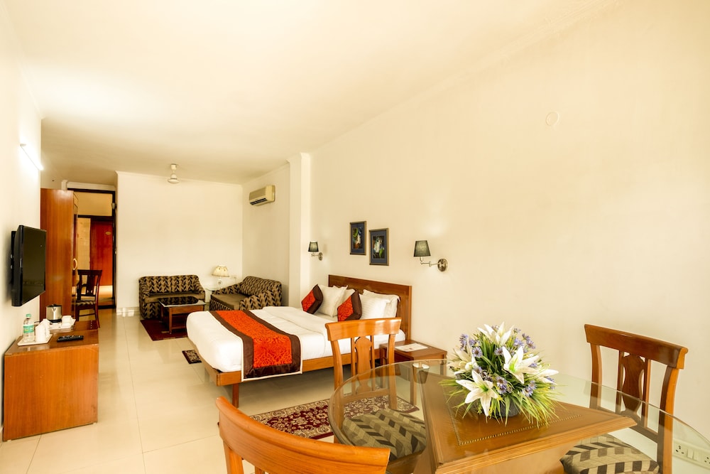 AIRPORT HOTEL. 43/56