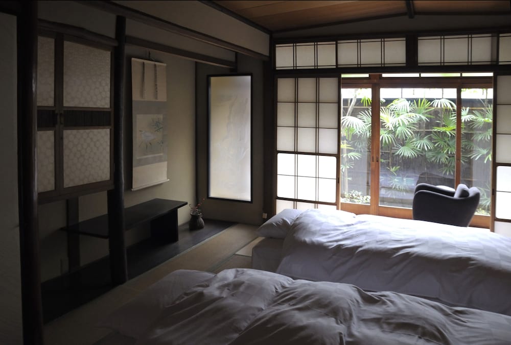 Traditional Kyoto Inn serving Kyoto cuisine IZUYASU 9/50