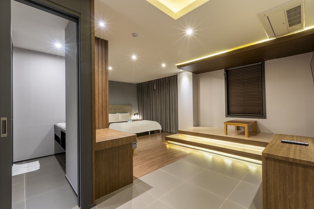 Sorgente Business Hotel 49/50