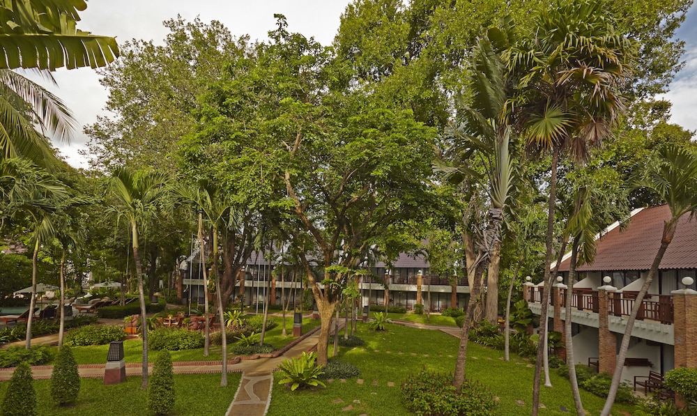 Woodlands Hotel And Resort 58/65