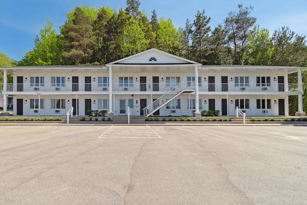 Bay Inn of Petoskey 7/68