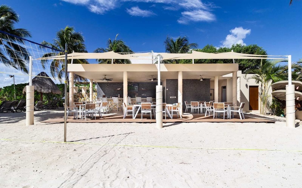 The Elements Oceanfront & Beachside Condo Hotel photo1