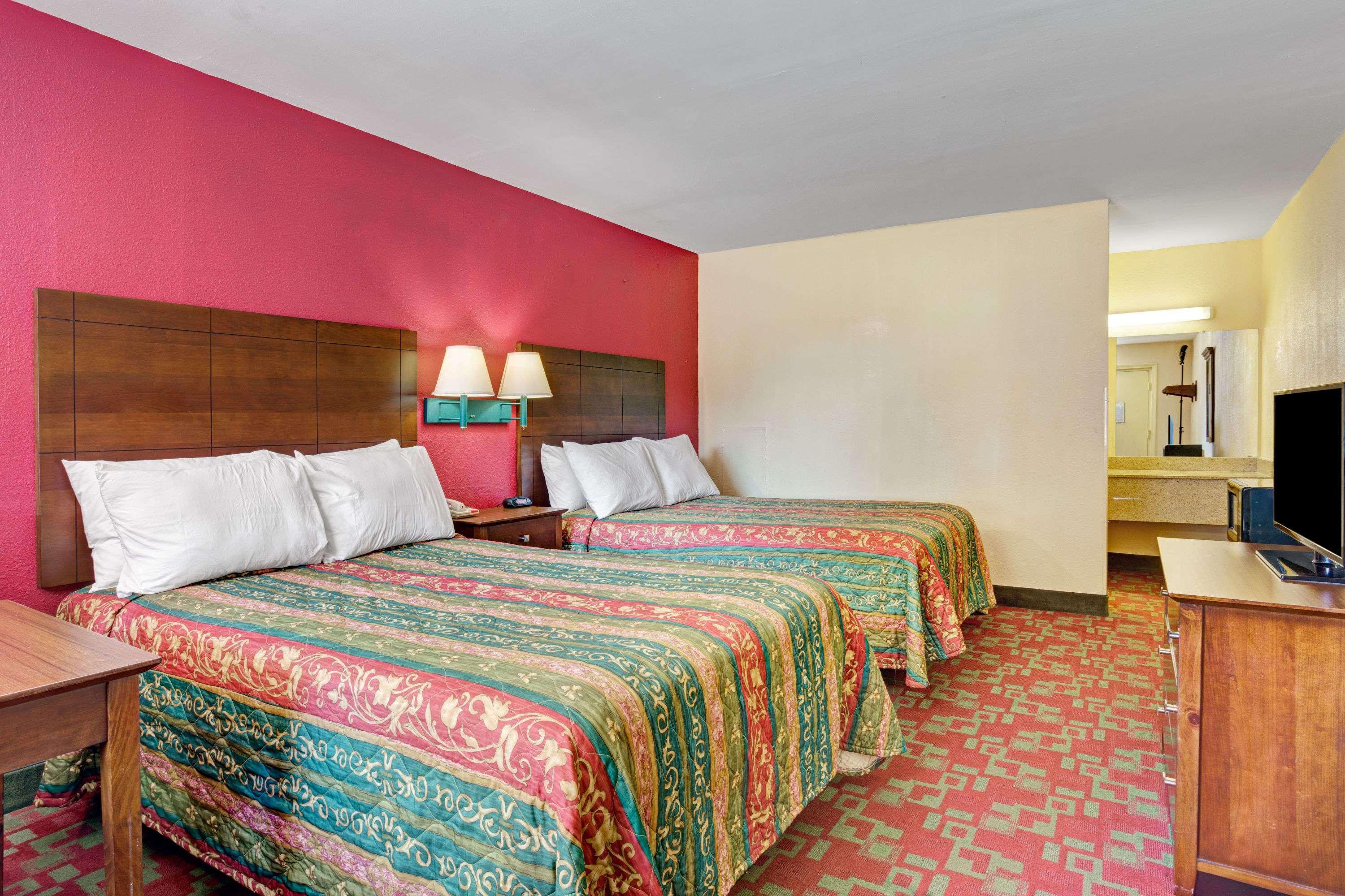 Days Inn by Wyndham Elizabeth City 14/21