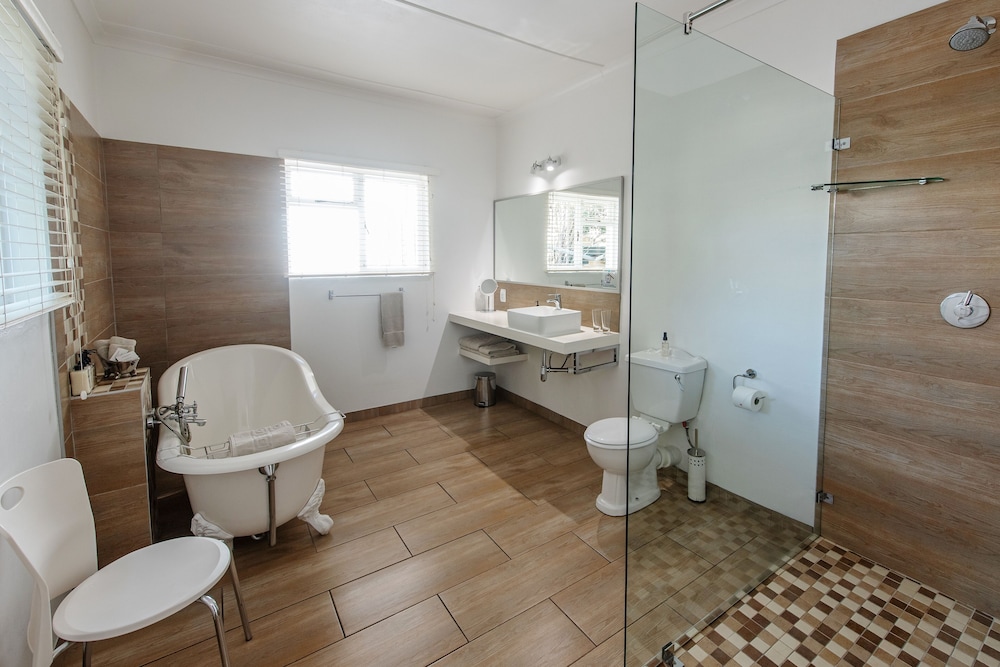 Superior, King Bed, Garden Area، Ballinderry - The Robertson Guest House 4/4