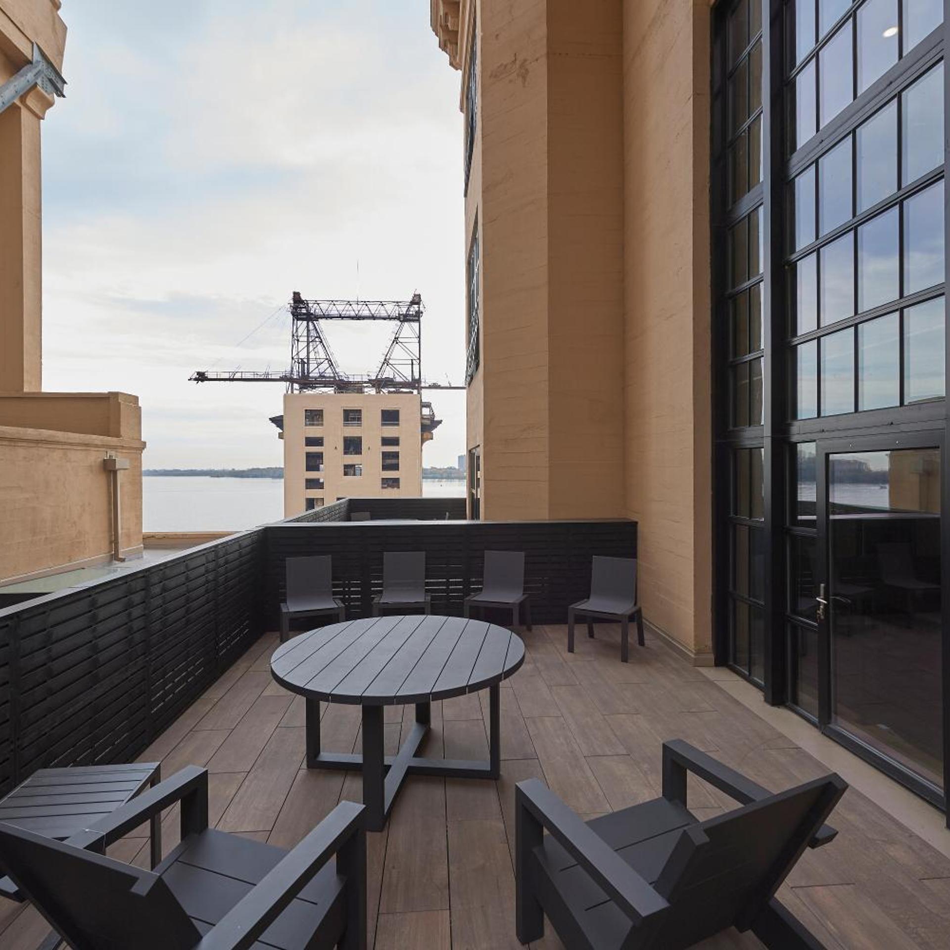 Riversuites At The Battery 17/25