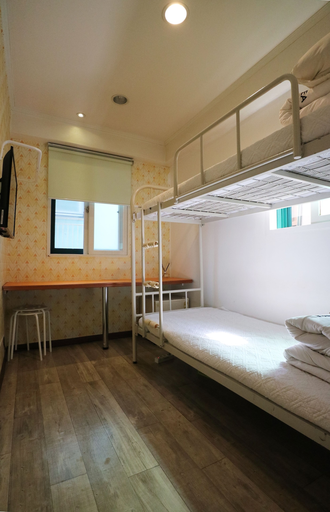 TYPE B, TWIN BEDS, PRIVATE BATHROOM