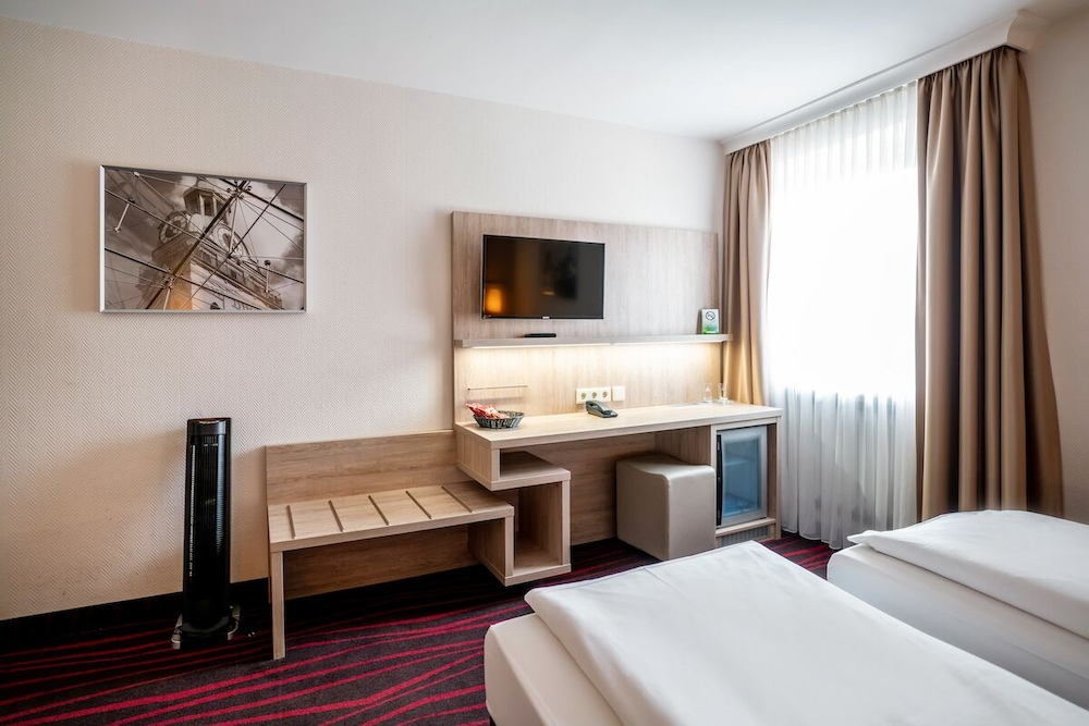 Courtyard, Double Bed