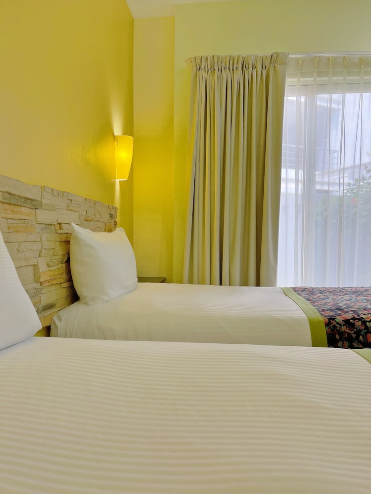 Seven Crown Express & Suites by Kavia 19/50