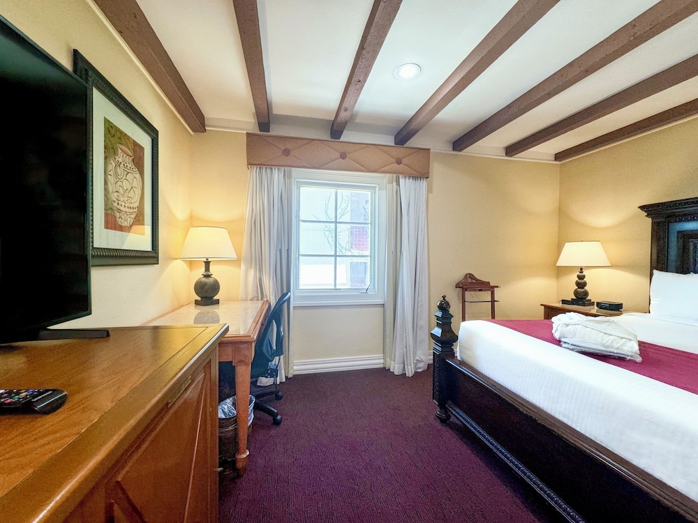 1 BEDROOM, EXECUTIVE, SUITE, RIVER VIEW, BALCONY