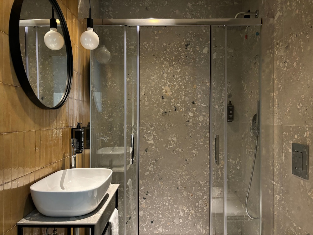 AV Hotel Milano 50/55