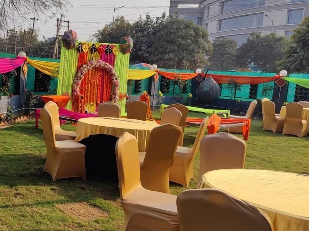 Posh Garden Inn Gurgaon 38/50