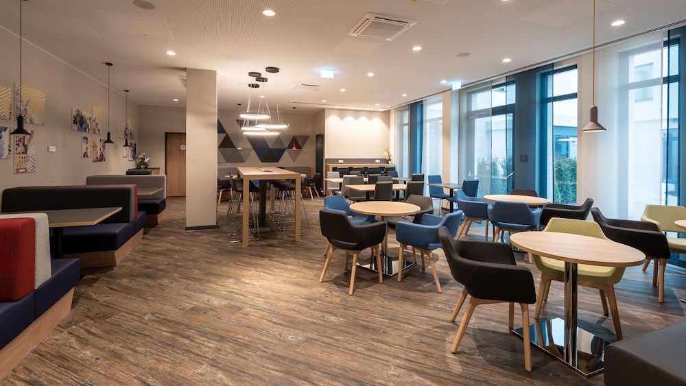 Holiday Inn Express Munich North, an IHG Hotel 55/71