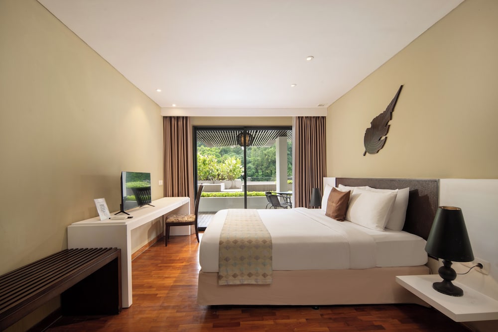 The Sterling Hotel & Villa's 25/57