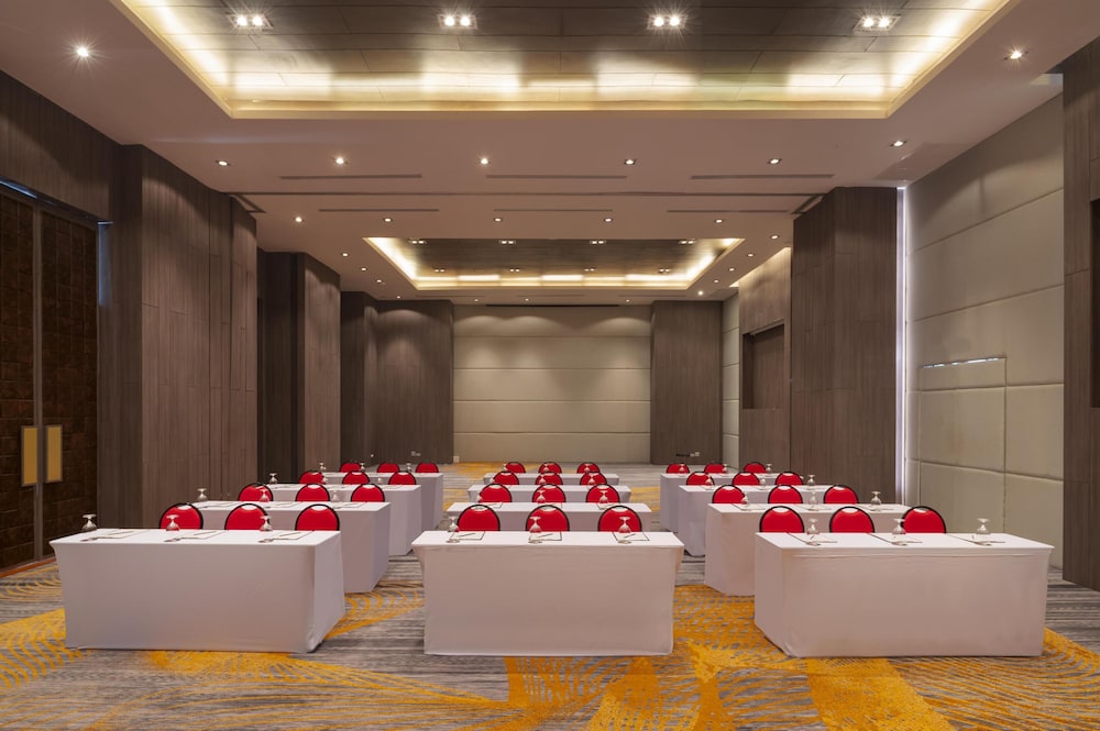 Radisson RED Phuket Patong Beach 36/48