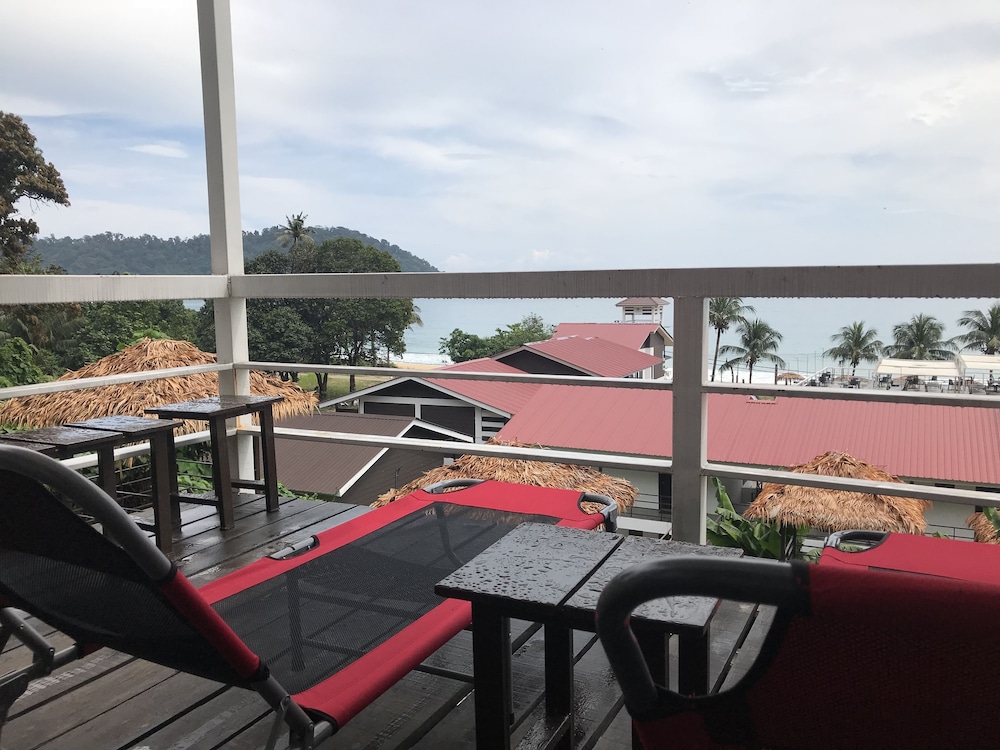 The Barat Tioman Beach Resort 24/50