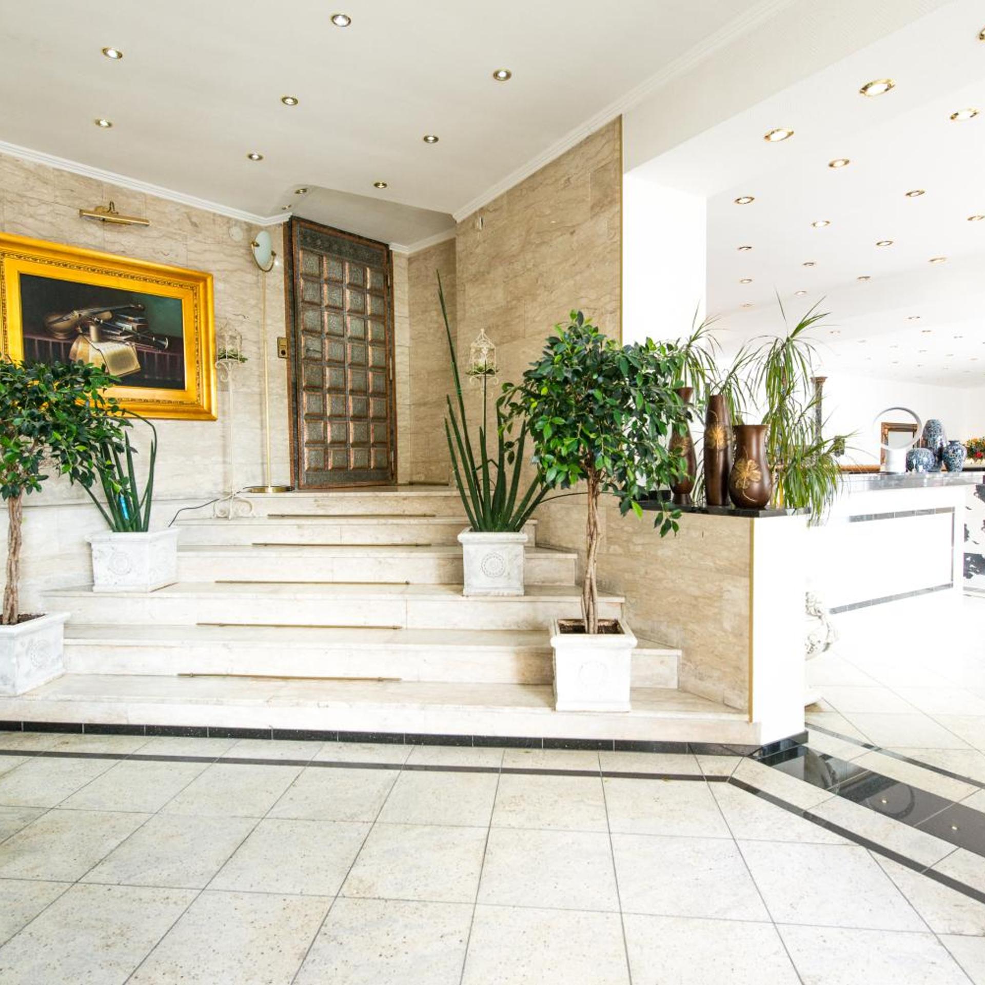 Lowen Hotel 12/58