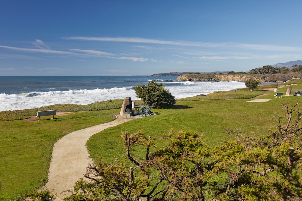 Cavalier Oceanfront Resort 2/67