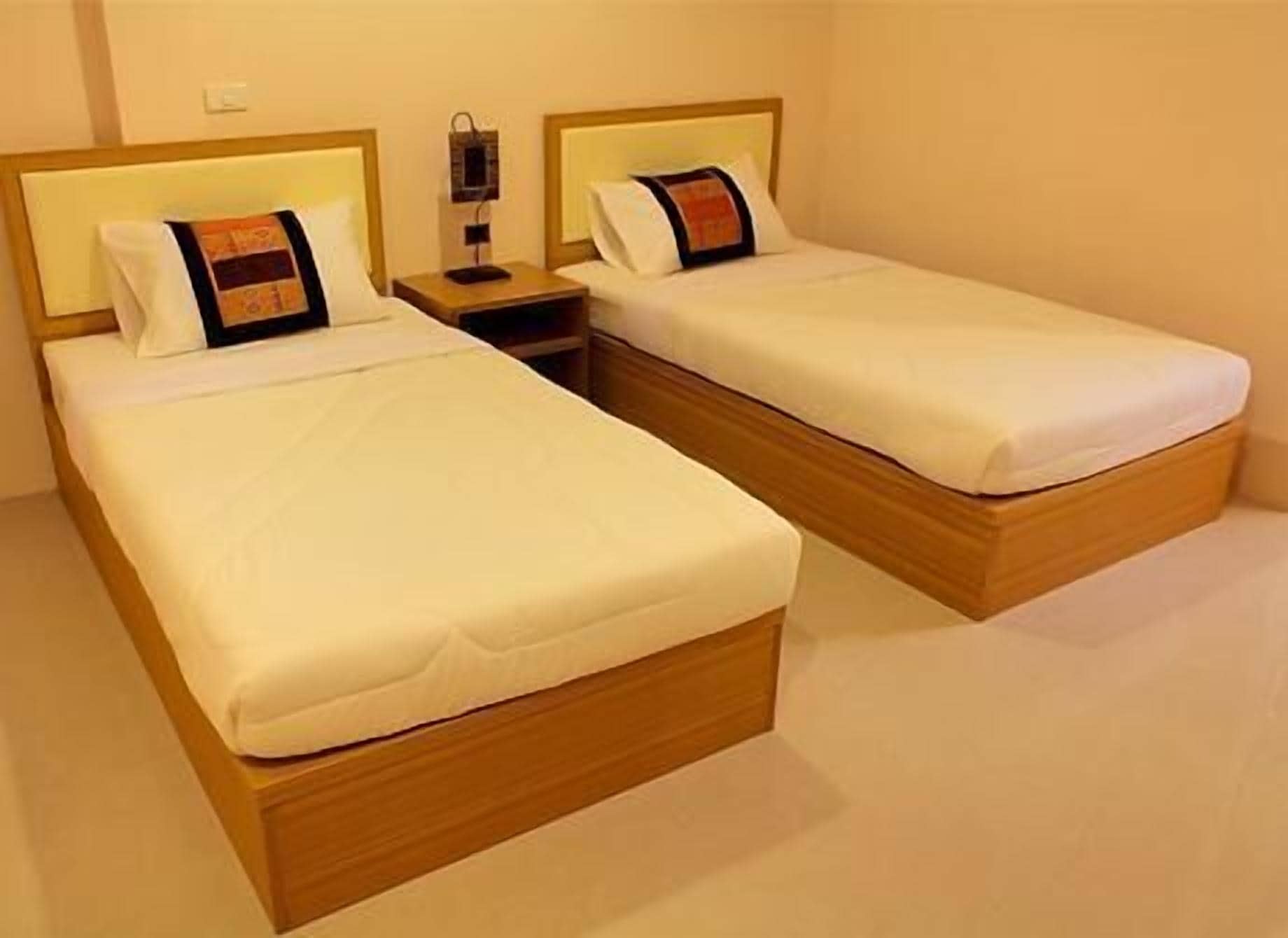 Standard, Twin Beds