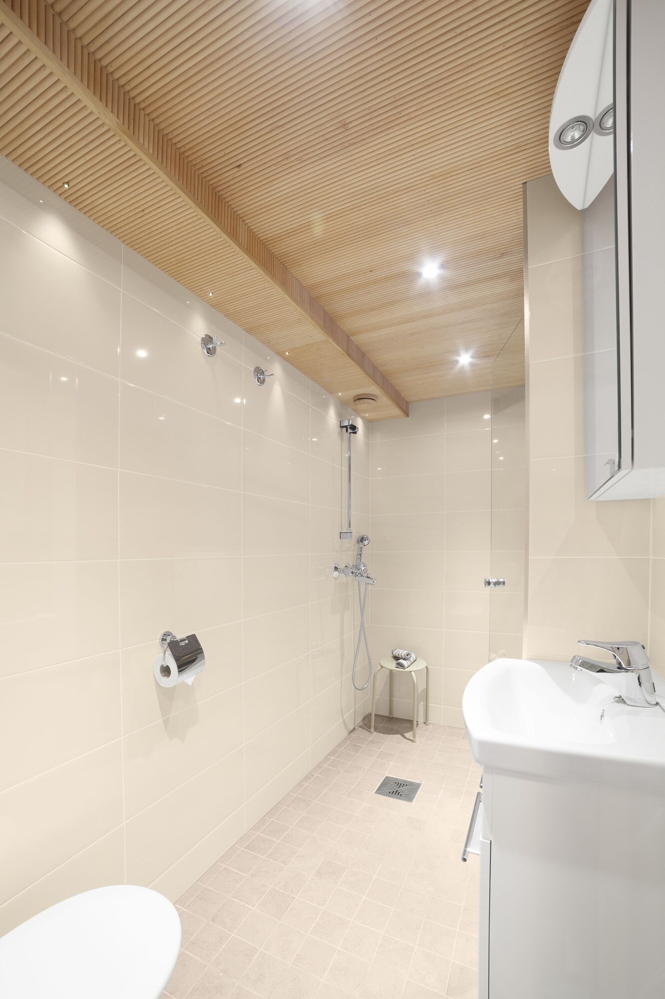 Princess, Suite, Queen Bed, Pet Friendly 3/4