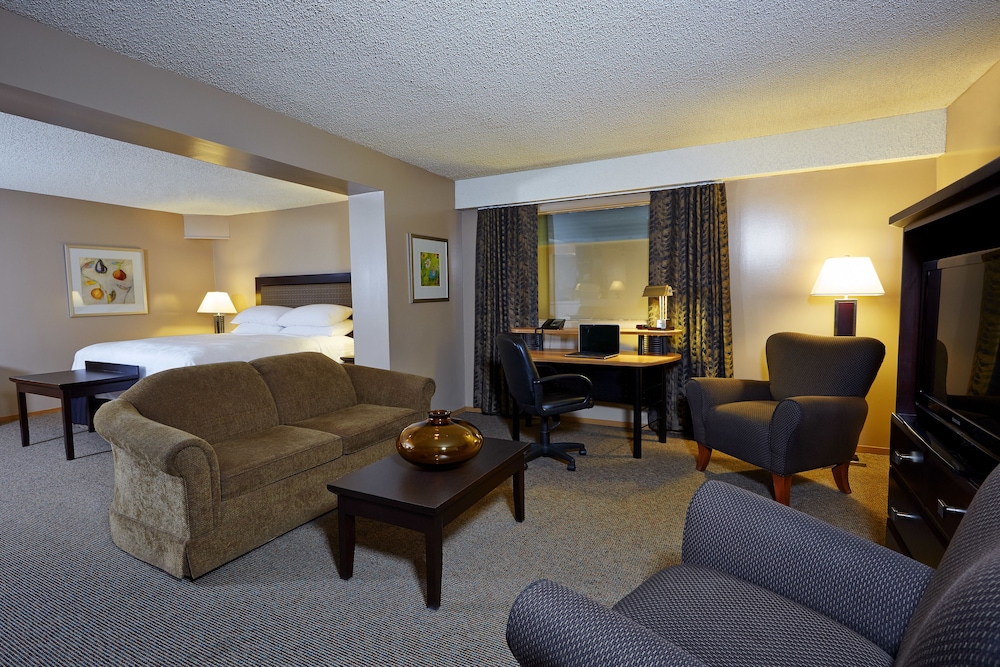 Royal Hotel 34/53