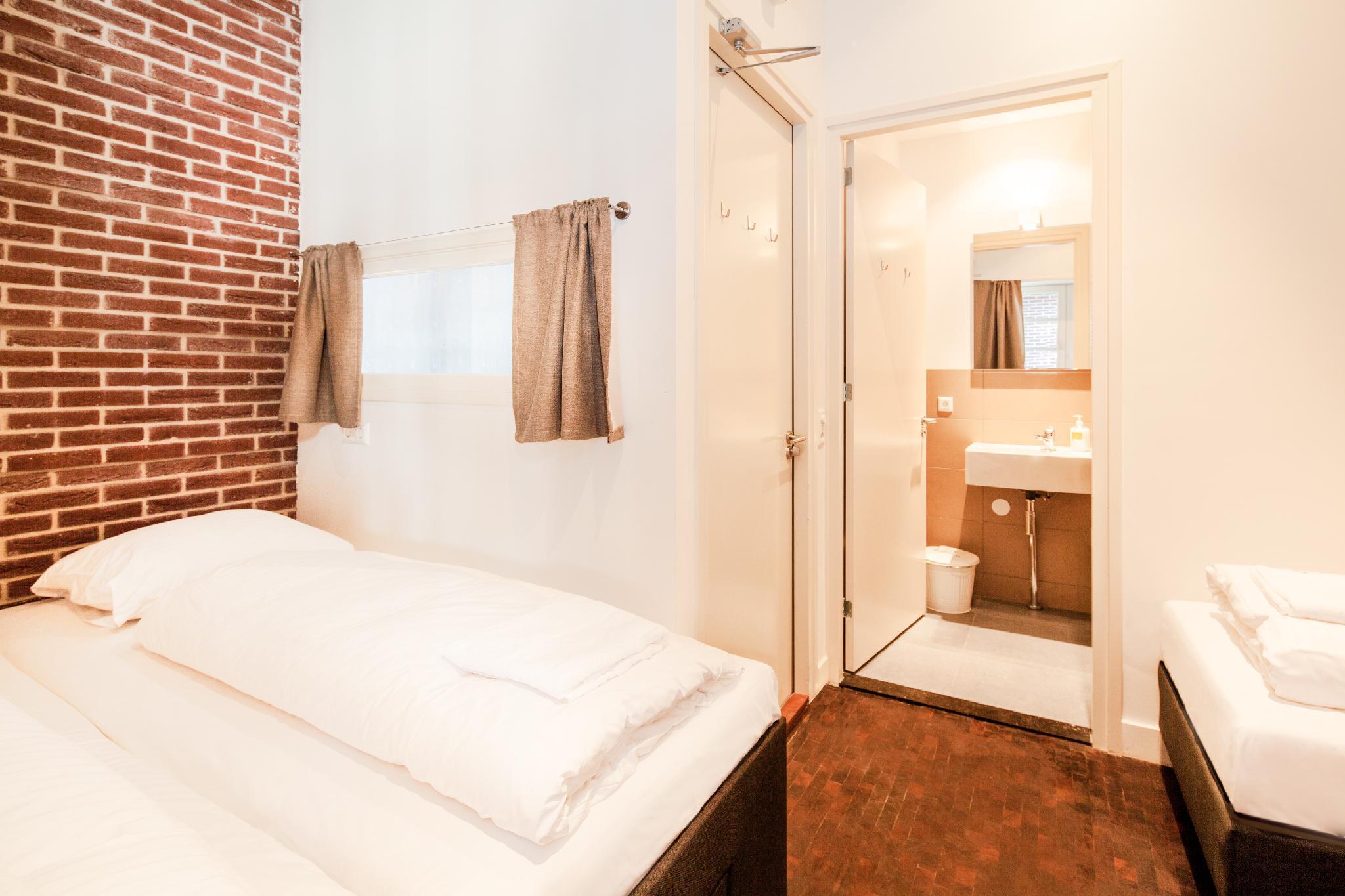 House, Double and Twin Beds