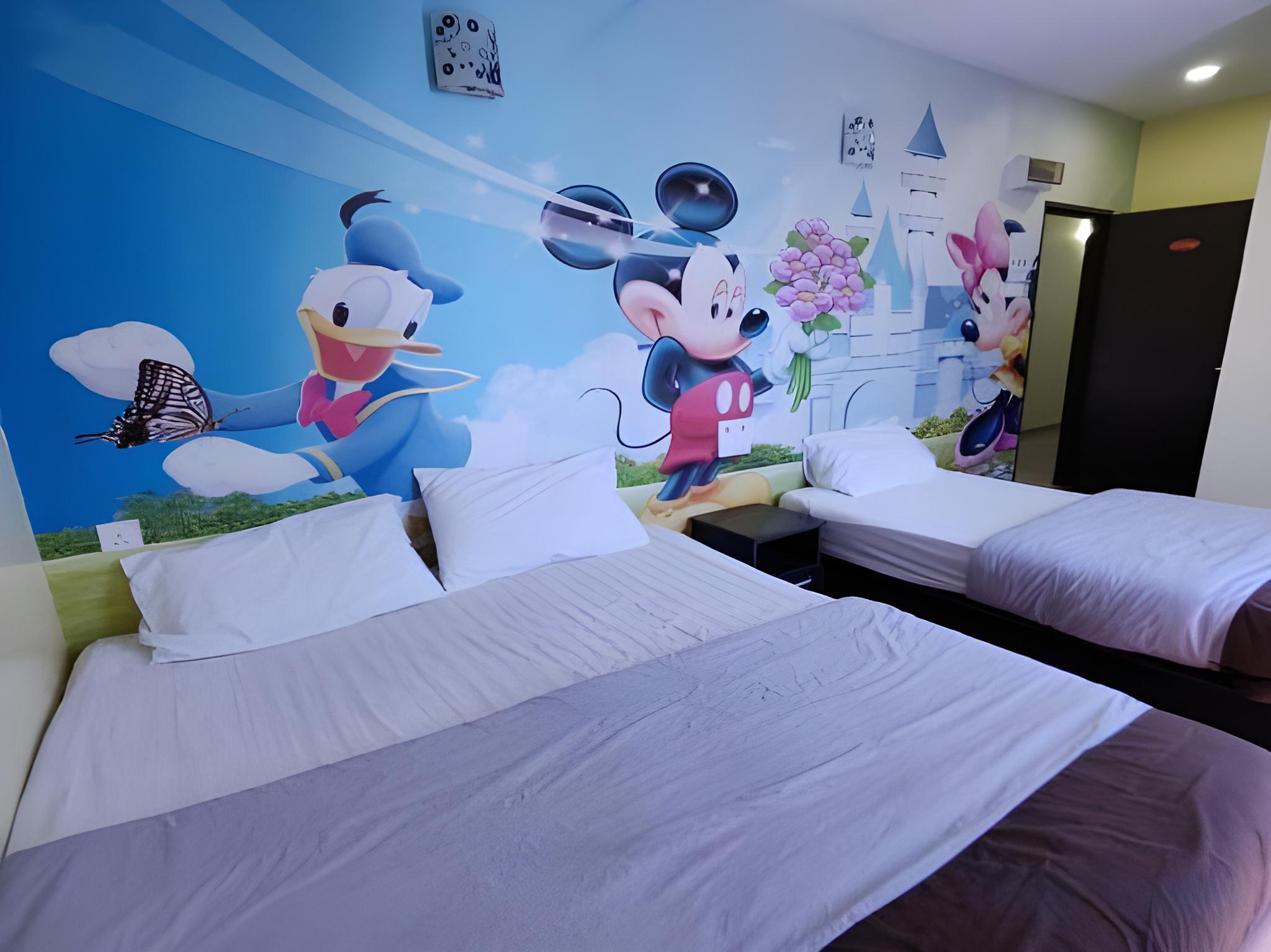 Room, Triple, 1 King and 1 Single Beds, No Window