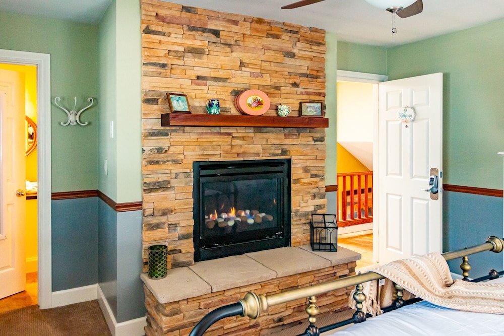 J Patrick House Bed And Breakfast Inn 50/65