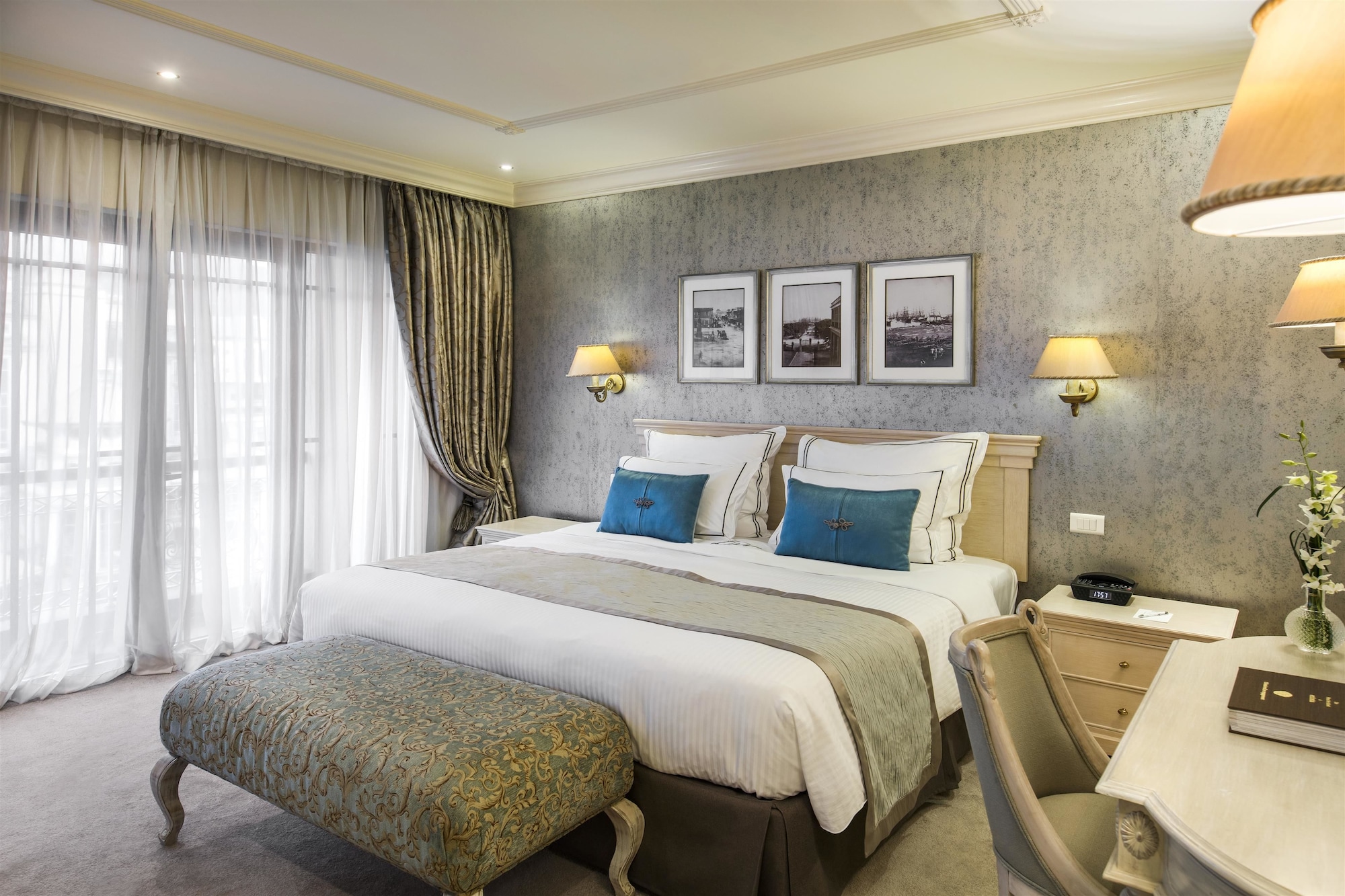 LUXURY, SUITE