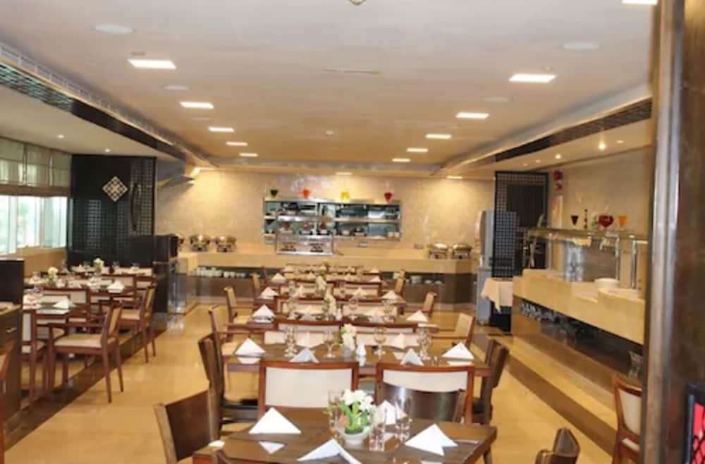 Ramada by Wyndham Abu Dhabi Downtown 34/46