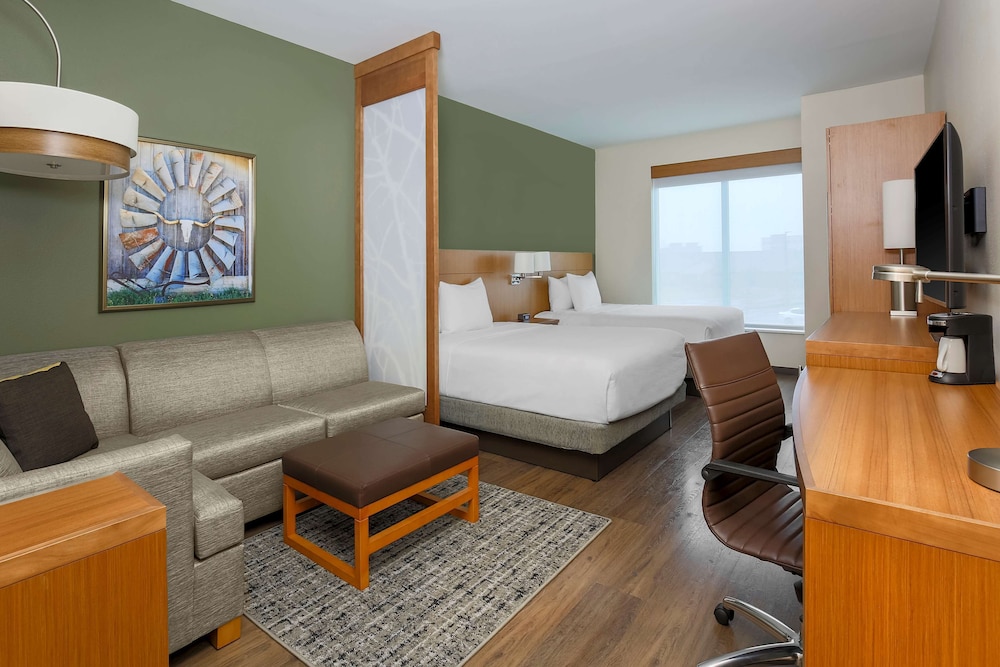 room, multiple beds