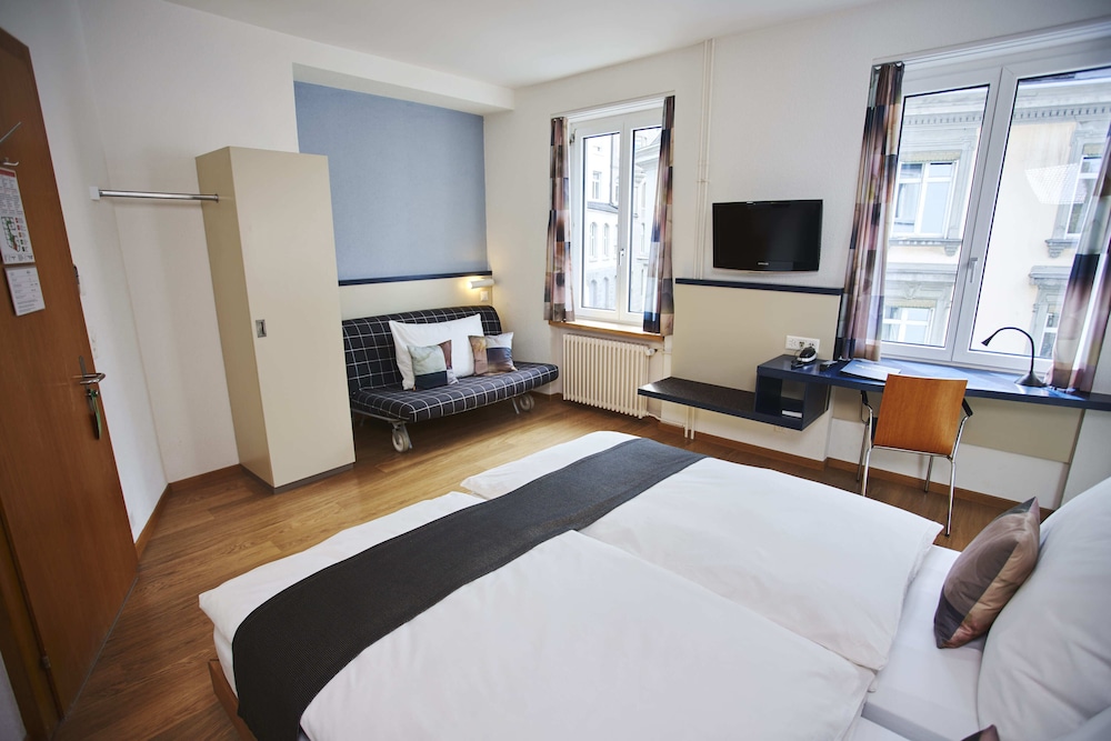 Bristol Hotel Zurich 14/50