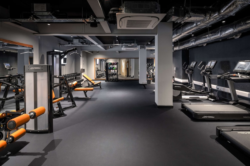 YOTEL Edinburgh, Select by Hilton 46/72