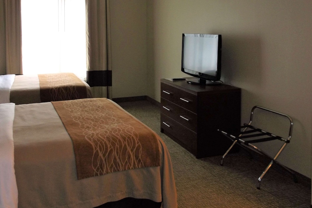 Comfort Inn and Suites Seguin, TX 31/37