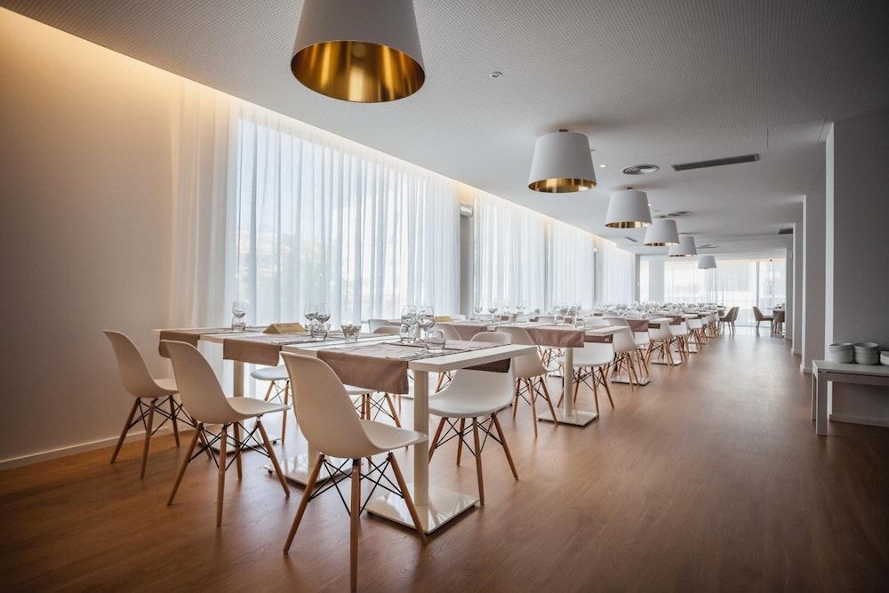 Essence Inn Marianos 57/67