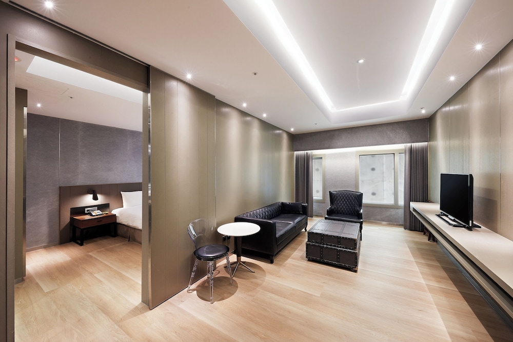 CHECK inn Taipei Nanjing 66/73