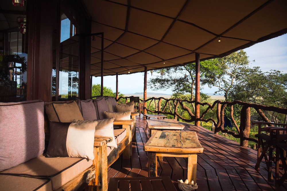 Serengeti Simba Lodge 18/30