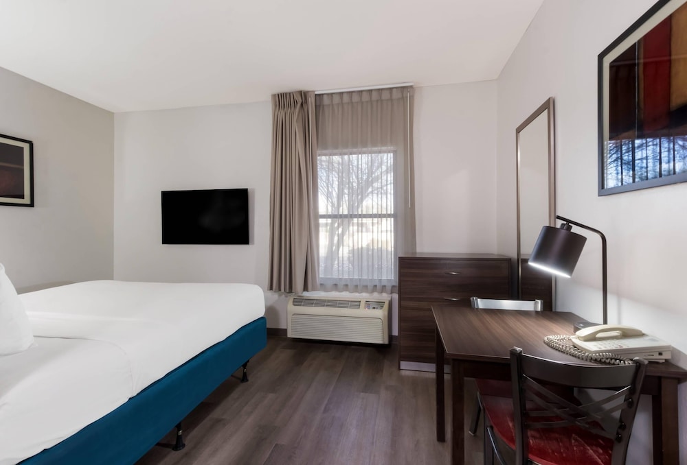 Efficiency, King Bed, Accessible