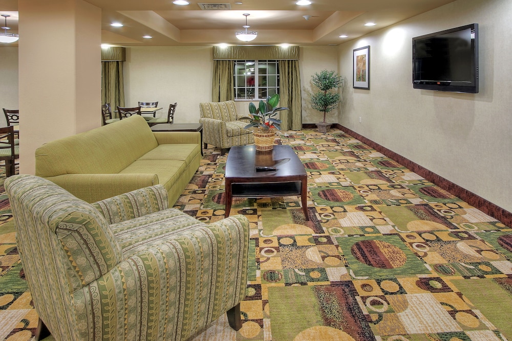 Spark by Hilton Pecos 25/33
