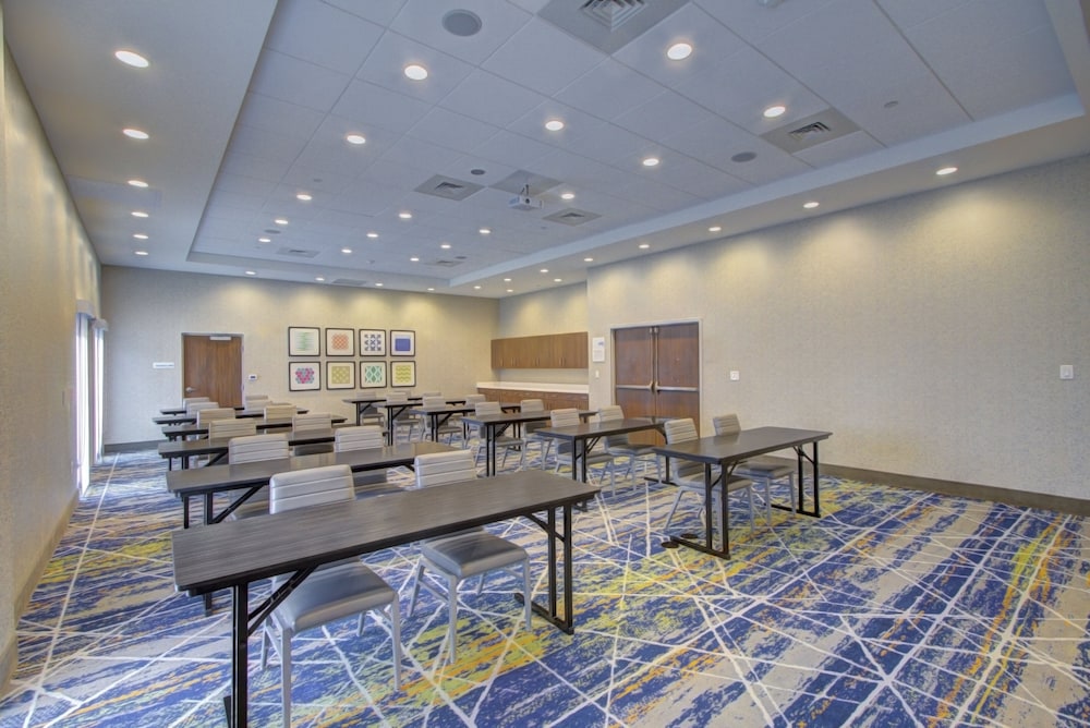 Holiday Inn Express Suites Charlotte Southwest 42/42