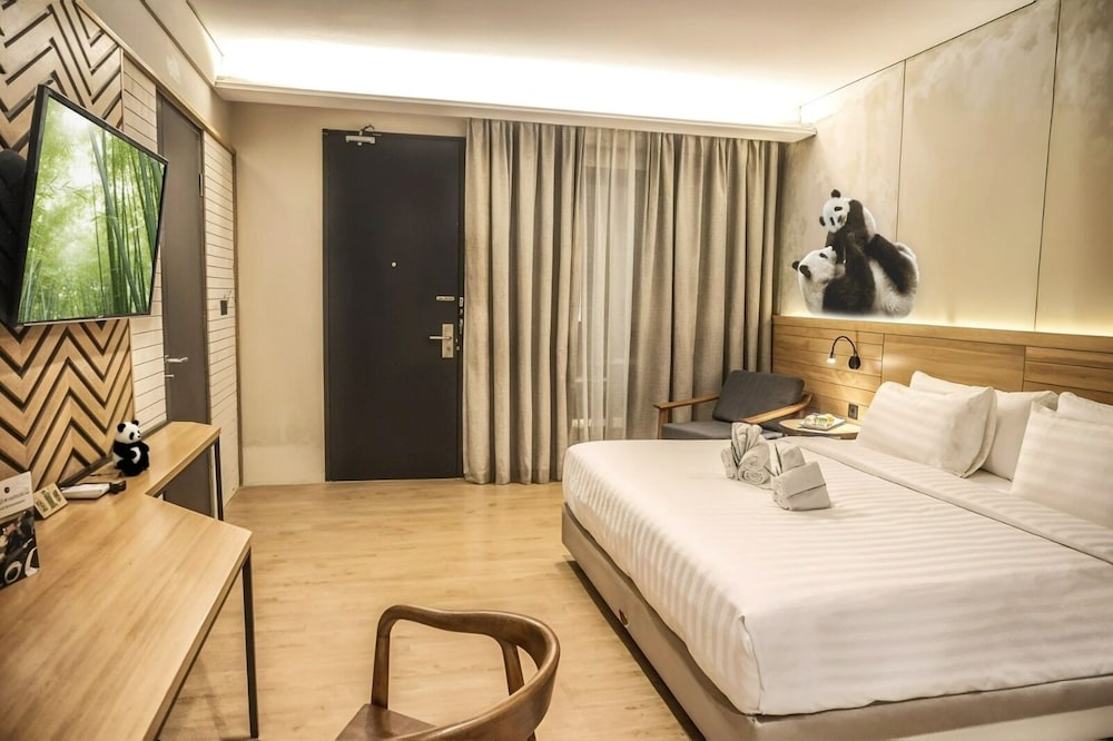 Panda, Deluxe, King Bed