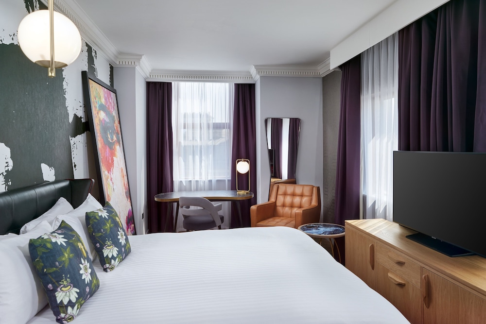 DESIGNER, EXECUTIVE, KING BED