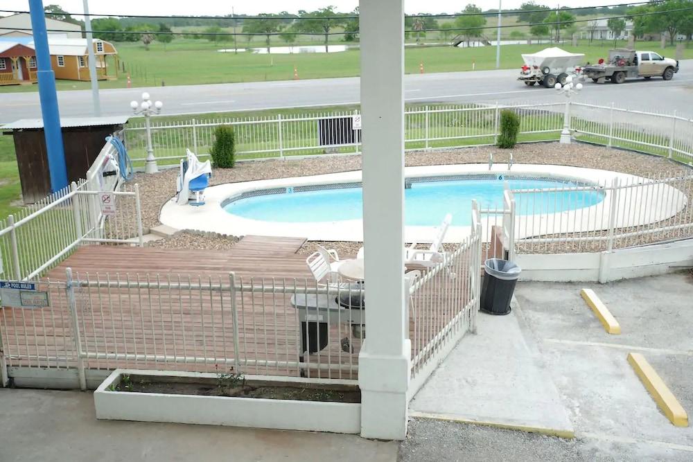 Motel 6 Giddings Tx 32/39