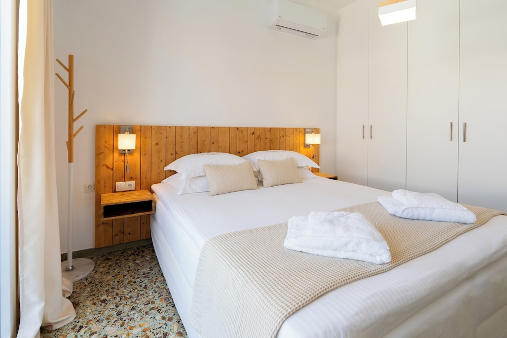 White Rock Milos Suites 19/55
