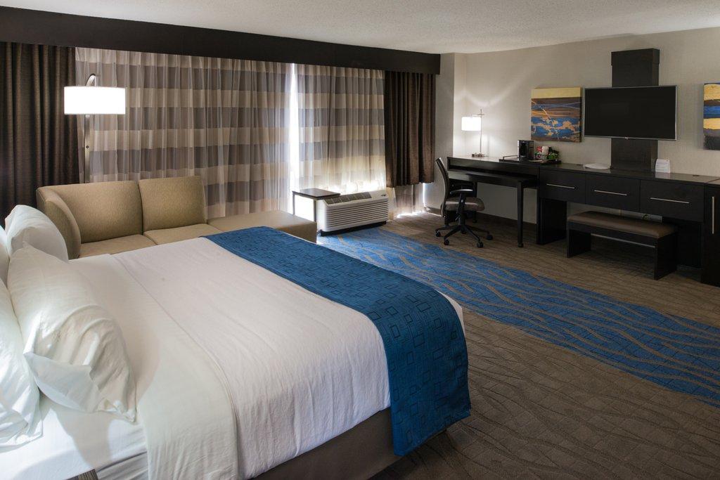 SUITE, KING BED